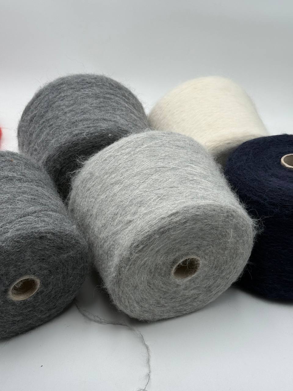 Paradise - 51%WO 25%PA 22%WO 2%EA yarn - by Toscano
