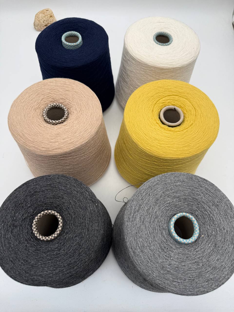 Lot 3 - 100%WV yarn - by Cariaggi