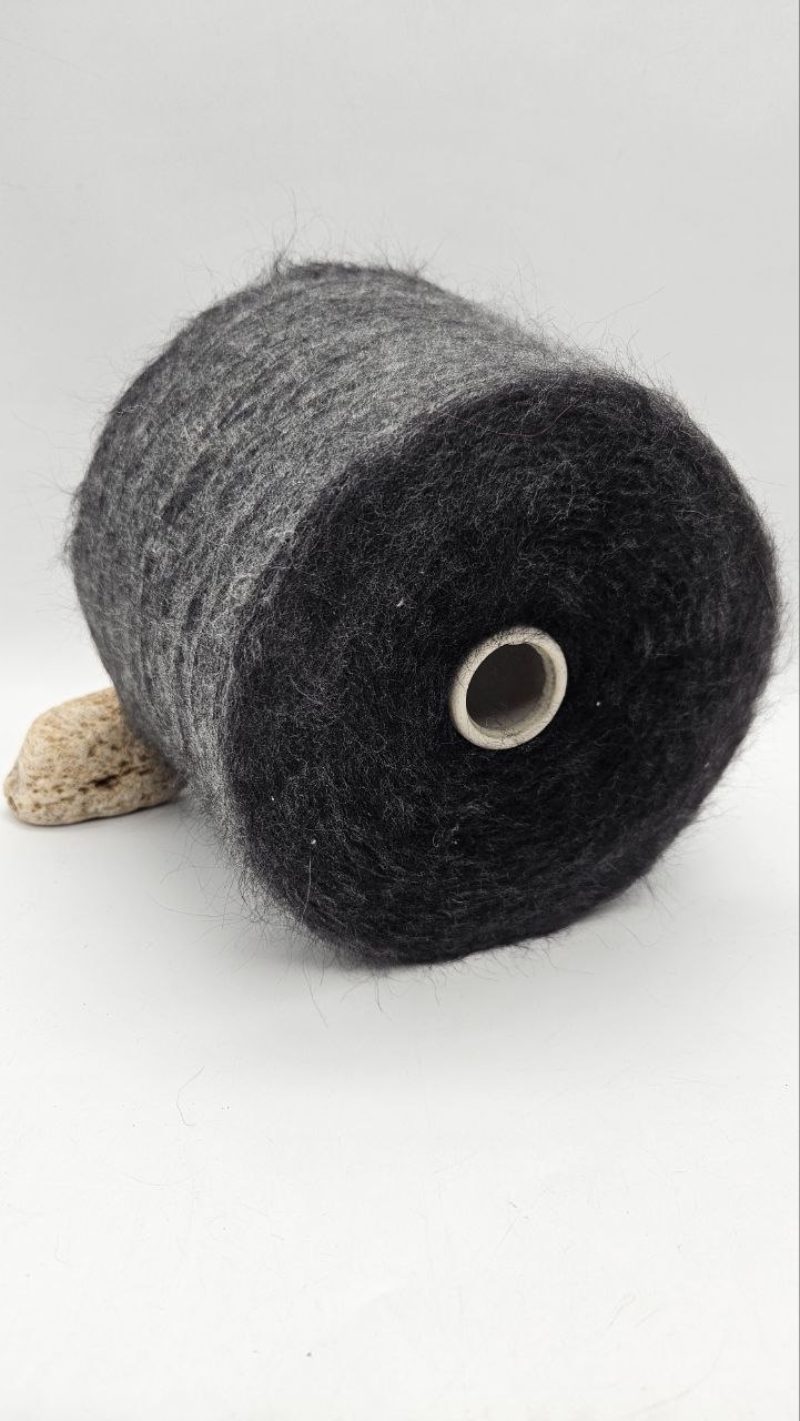 Visone - 38%WM 38%WO 19%PA 5%EA yarn - by Igea
